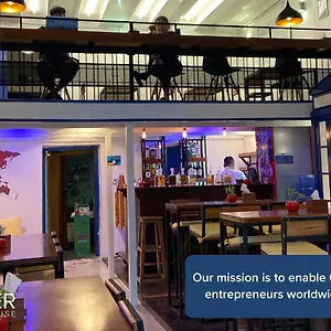 Draper Startup House For Entrepreneurs Hostel